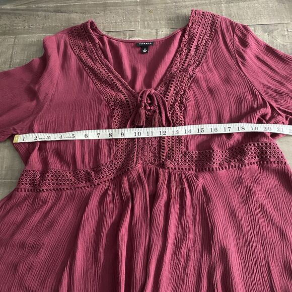 Torrid  Flowy Top, 3/4 sleeve with lace detail Maroon Size 2 - Picture 13 of 16